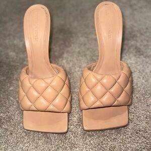 Authentic Bottega Veneta Padded Mules Beige Quilted Leather Open Toe Heel 38